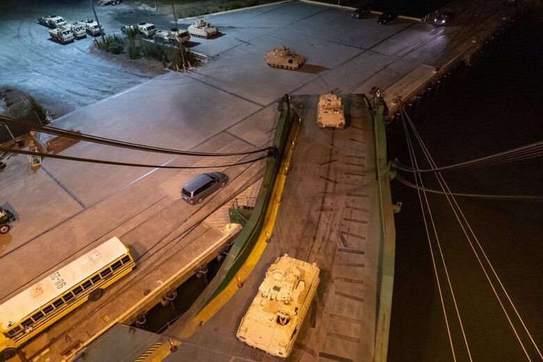 США отправили в Украину 60 БМП Bradley 03