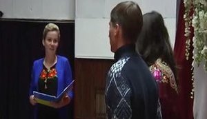 "Боясь последствий, просили не показывать их лица", - в Геническе в первый день проекта "Брак за сутки" зарегистрировались две пары из оккупированного Крыма. ВИДЕО