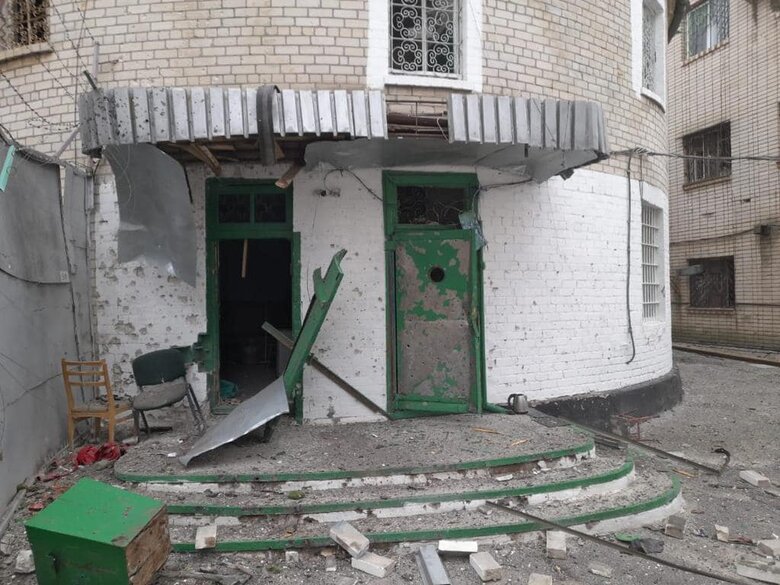 Росіяни обстріляли будівлю Херсонського слідчого ізолятору, є поранені 03 Росіяни обстріляли будівлю Херсонського слідчого ізолятору, є поранені 03