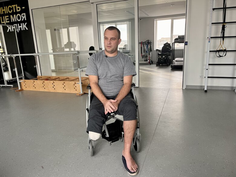 Сергій Дикун, який втратив ногу на війні: Думаю, я в армії ще пригоджусь. Ампутація в мене ще не дуже велика - одна нога...Десь пригоджусь в армії 04