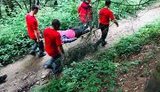 Рятувальники спустили туристку з гори в Карпатах. ФОТО