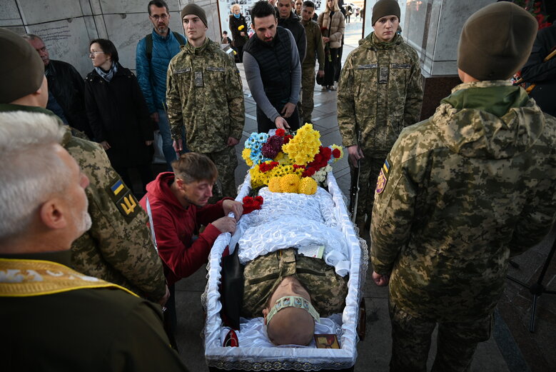 Із воїном та засновником видання Горинь Тарасом Давидюком, який загинув у бою проти окупантів на Запоріжжі, попрощалися у Києві 42