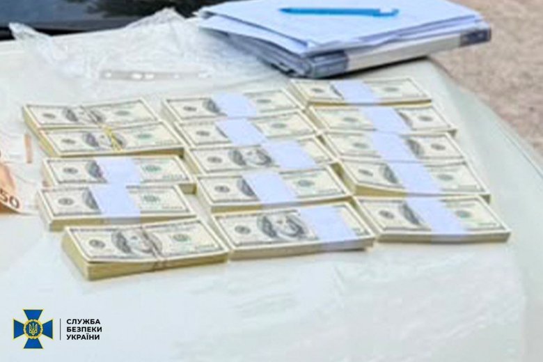 Адвокати вимагали $150 у виробника дронів: їх затримала СБУ