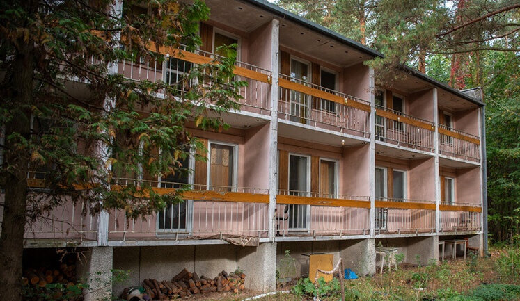 Польща відібрала у посольства РФ земельну ділянку та базу відпочинку й передала своїм військовим. ФОТО