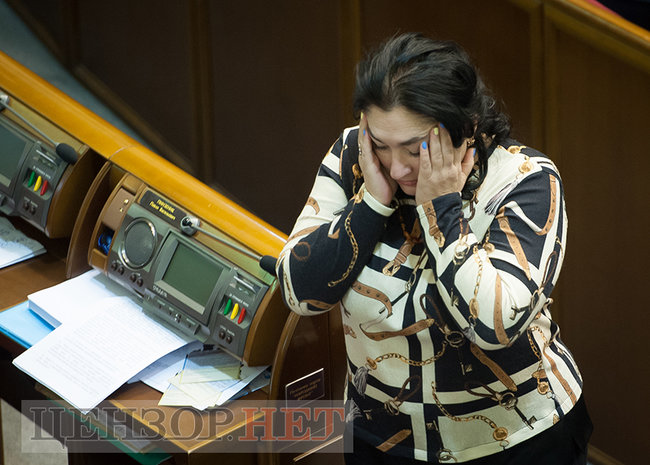 Депутати-соньки, Кіссе, який голосує за трьох, радісний Гройсман і обійми Лозового з Ляшком: як Рада вночі приймала Держбюджет-2019 18