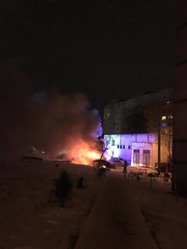 Члену міськвиконкому Рівного Скибі вночі спалили автомобіль 02
