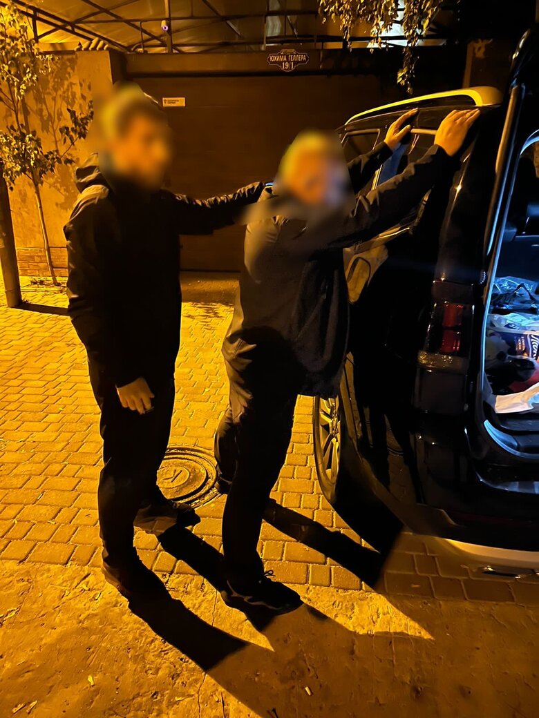 Керівництво митного посту аеропорту Одеса затримали через побори, - ДБР 06