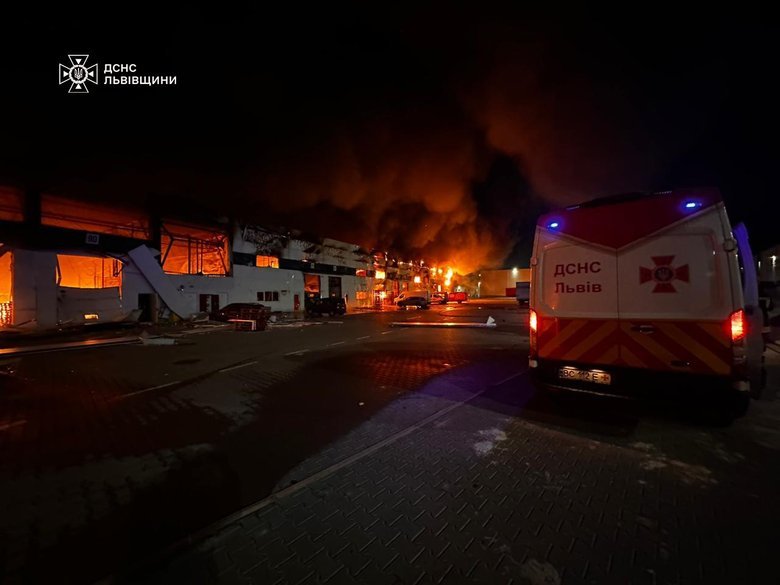 Росія знищила склади одного з найбільших логістичних центрів на Львівщині