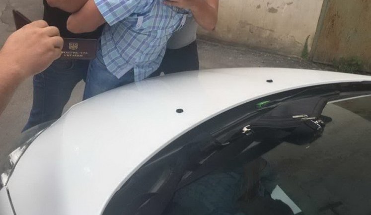 Підполковника ДержНС у Херсонській області затримали під час отримання "данини" від місцевих комерсантів, - СБУ. ФОТО