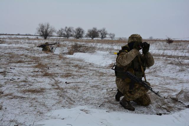 Николаевские десантники провели тактические учения с боевой стрельбой 03