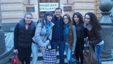 Ляшко пококетничал с "мадоннами сердец" на Банковой. ФОТО