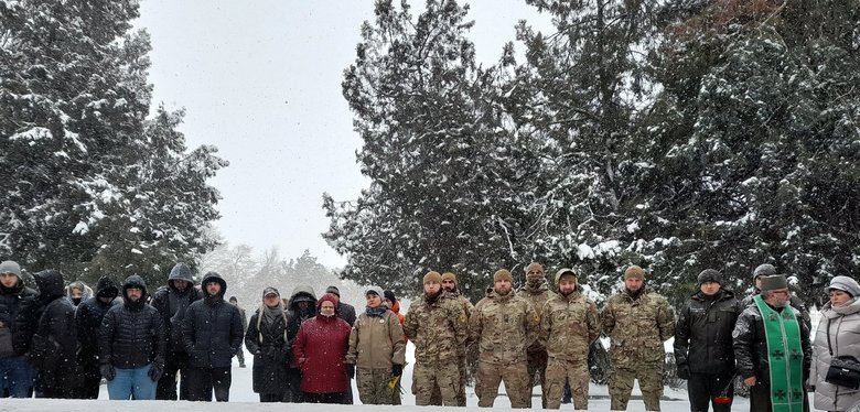 Меморіальну дошку воїну Азова Едуарду Шахову, вбитому російським снайпером на Донбасі, відкрили на Херсонщині 15