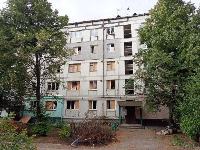 Оккупанты в течение нескольких часов били по инфраструктуре Орехова на Запорожье: Разрушены дома и дороги 04 Оккупанты в течение нескольких часов били по инфраструктуре Орехова на Запорожье: Разрушены дома и дороги 04