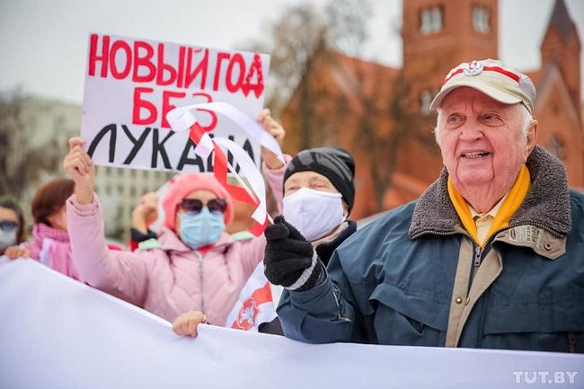 Многолюдный марш пенсионеров и медиков прошел в Минске 03