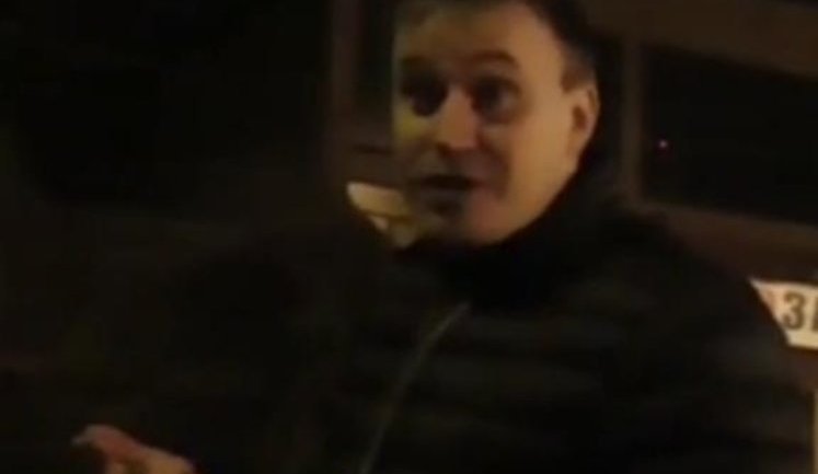 "Я пьяный, аккуратно еду домой и это нормально!", - судья с пистолетом в руке угрожает сотруднику ГАИ расстрелом. ВИДЕО