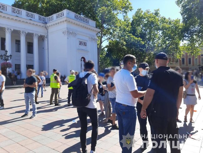 Марш равенства в Одессе закончился потасовками: двое полицейских госпитализированы, задержаны 16 человек 03