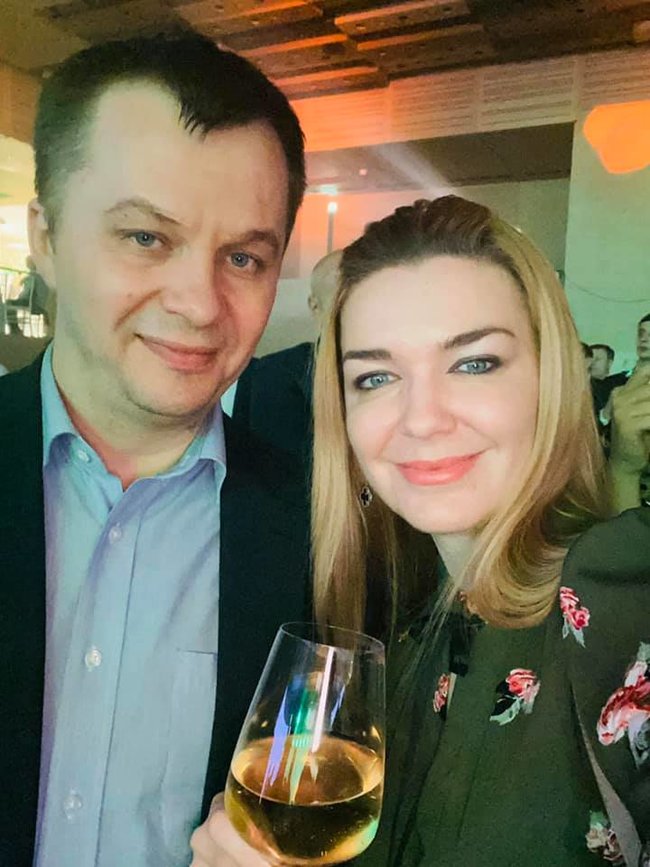В КВЦ Парковый проходит корпоратив Слуги народа, приехал Зеленский: Все выпивают, много шутят. Осадчая сыплет шутками, - СМИ 04