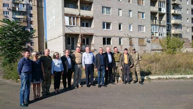 Делегация французских сенаторов посетила Авдеевку, где увидела последствия российской агрессии, - Климкин 01 Делегация французских сенаторов посетила Авдеевку, где увидела последствия российской агрессии, - Климкин 01
