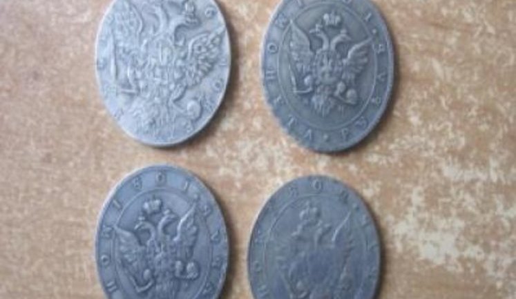 Громадянин Росії намагався вивезти з України старовинні монети. ФОТО