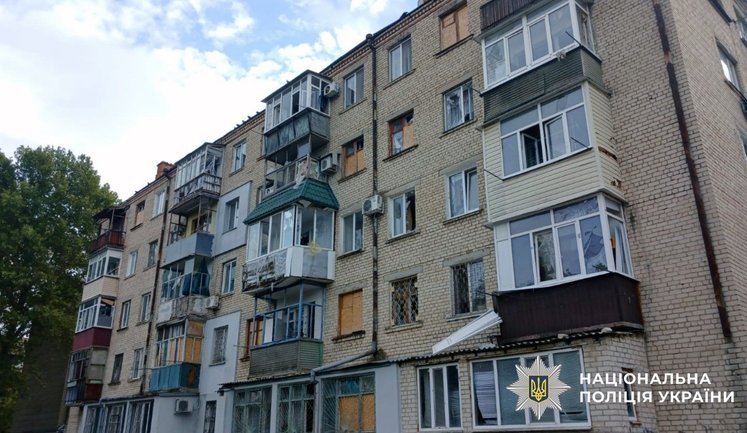 Наслідки ворожих ударів по Херсонщині: восьмеро поранених, зокрема двоє дітей, пошкоджено десятки будинків. ФОТОрепортаж
