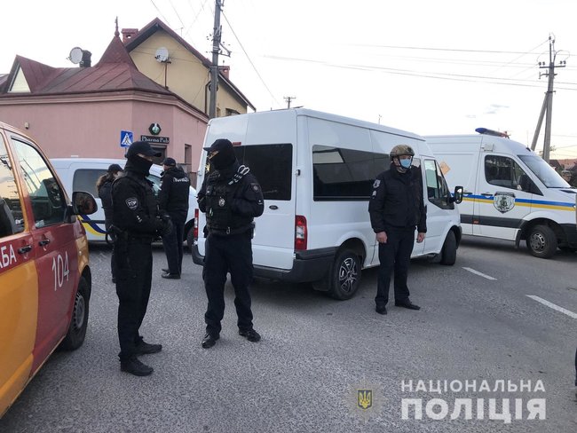 Мужчина угрожает взорвать ресторан под Львовом 02