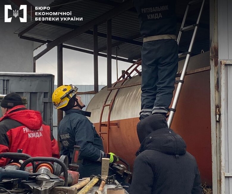 БЕБ виявило незаконні АЗС у Києві та на Закарпатті