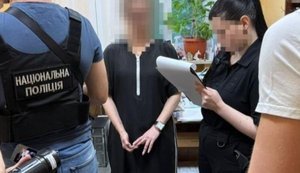 Для виїзду за кордон оформлювали українців як іноземців на видворення: викрито посадовців міграційної служби у Дніпрі. ФОТОрепортаж