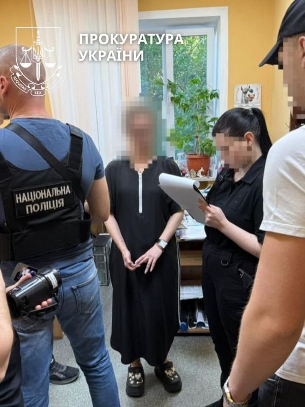 Викрито схему виїзду за кордон через міграційну службу у Дніпрі