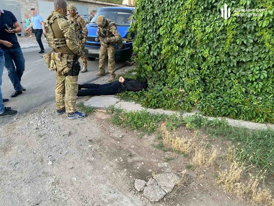 Суд в Мариуполе вынесет приговор банде экс-полицейских: вымогали деньги от наркозависимых, сбывали психотропы 03