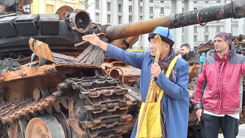 Танк, БМД та Тигр: В центрі Києва відкрилась виставка демілітаризованої техніки російських окупантів 23