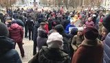 Херсонці протестували під міськрадою через подорожчання маршруток до 8 гривень. ФОТО