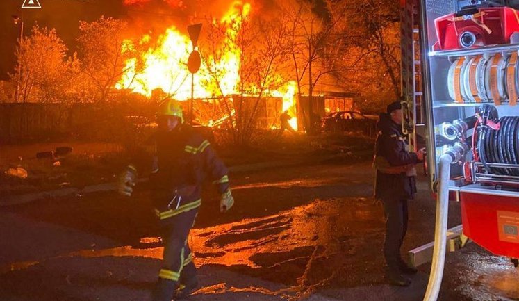 Ракетний удар по Києву: четверо загиблих, зокрема дитина. 45 людей постраждали (оновлено). ФОТОрепортаж