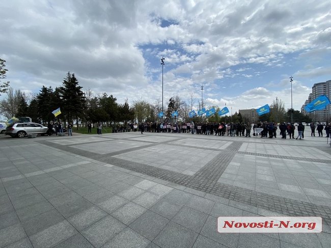 Хочу працювати!: У Миколаєві підприємці протестують проти карантину. Мітингувальники увірвалися до міськради 06