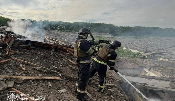 Occupiers struck business in Chernihiv region: fire broke out, woman was injured. PHOTOS