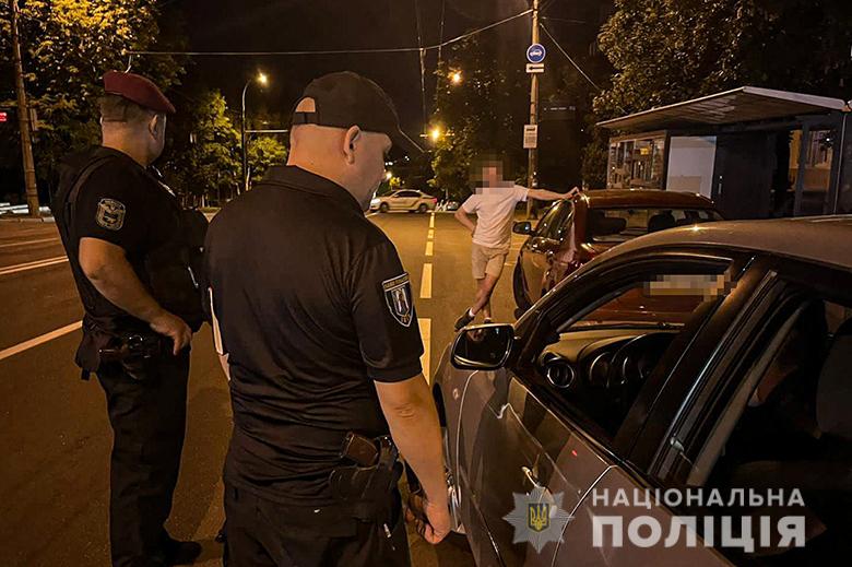 Правоохоронці та силовики провели рейди нічними клубами Києва та вручили 219 повісток 03