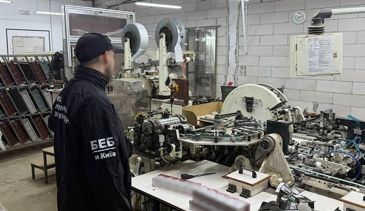 Виробляли підробних сигарет на 1 мільярд на місяць: БЕБ знайшло найбільшу в Україні підпільну фабрику. ФОТОрепортаж