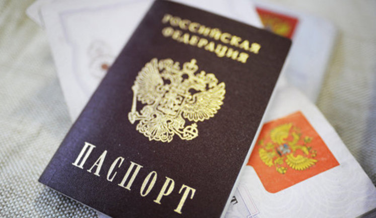 Перехоплення розмови найманців: "Наказали всім росіянам здати паспорти в обов'язковому порядку. Це п..ць, Ваню". АУДІО