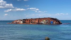 Вторая попытка подъема затонувшего в Одессе танкера Delfi состоится в пятницу, - бизнесмен Ставницер