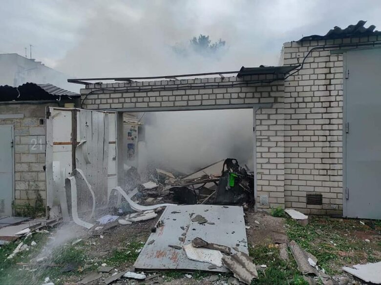 Последствия сегодняшнего вражеского обстрела Салтовского района Харькова 08
