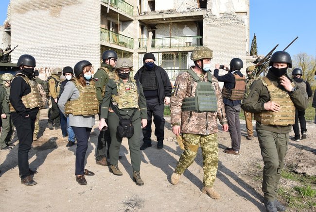 Віцемаршалок Сейму Польщі Госієвська і віцеспікер Сейму Литви Саударгас відвідали зруйноване найманцями РФ Широкине 08