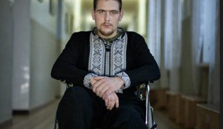 VOLUNTEER MAKSYM VAKULENKO: “SEPARATISTS MADE ME CRAWL WITH SHOT LEGS. I WAS LOSING CONSCIOUSNESS BUT KEPT THINKING: ‘F*CK YOU, I WON’T PEG OUT’”