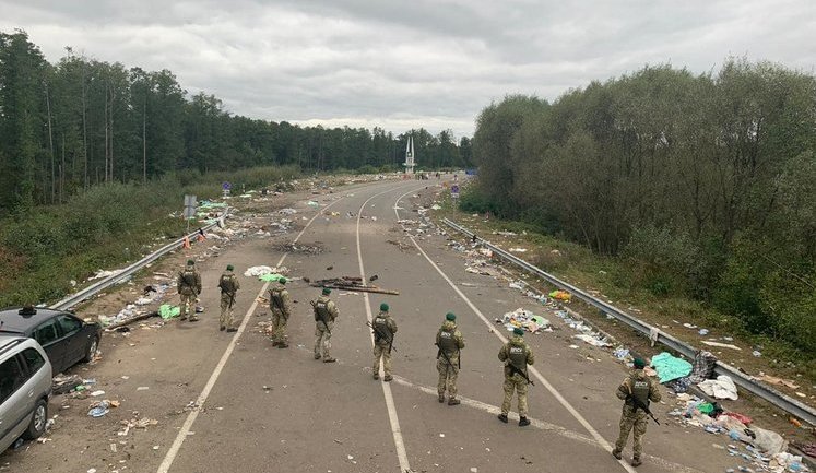 Хасиды ушли из "Новых Яриловичей", оставив после себя горы мусора, - замглавы МВД Геращенко. ФОТО