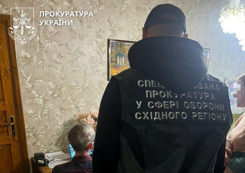 Начальника служби тилу та двох підприємців підозрюють у розкраданні 2,1 млн грн на закупівлі деревини