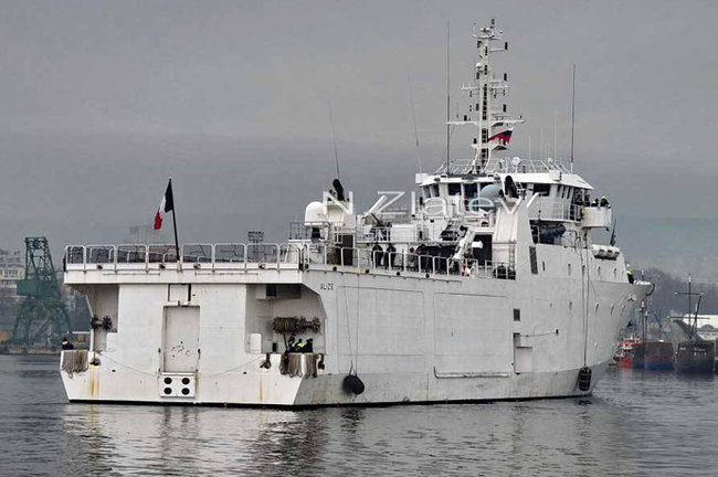 Разведывательный корабль ВМС Франции вошел в Черное море 02