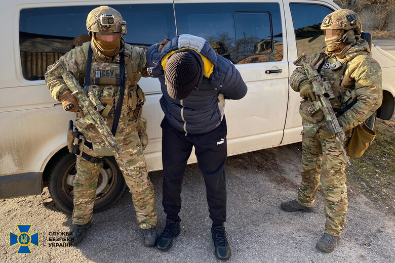 СБУ знешкодила у Кременчуці ворожу агентурну мережу, яка намагалась виявити і підірвати установки HIMARS та комплекси С-300 01