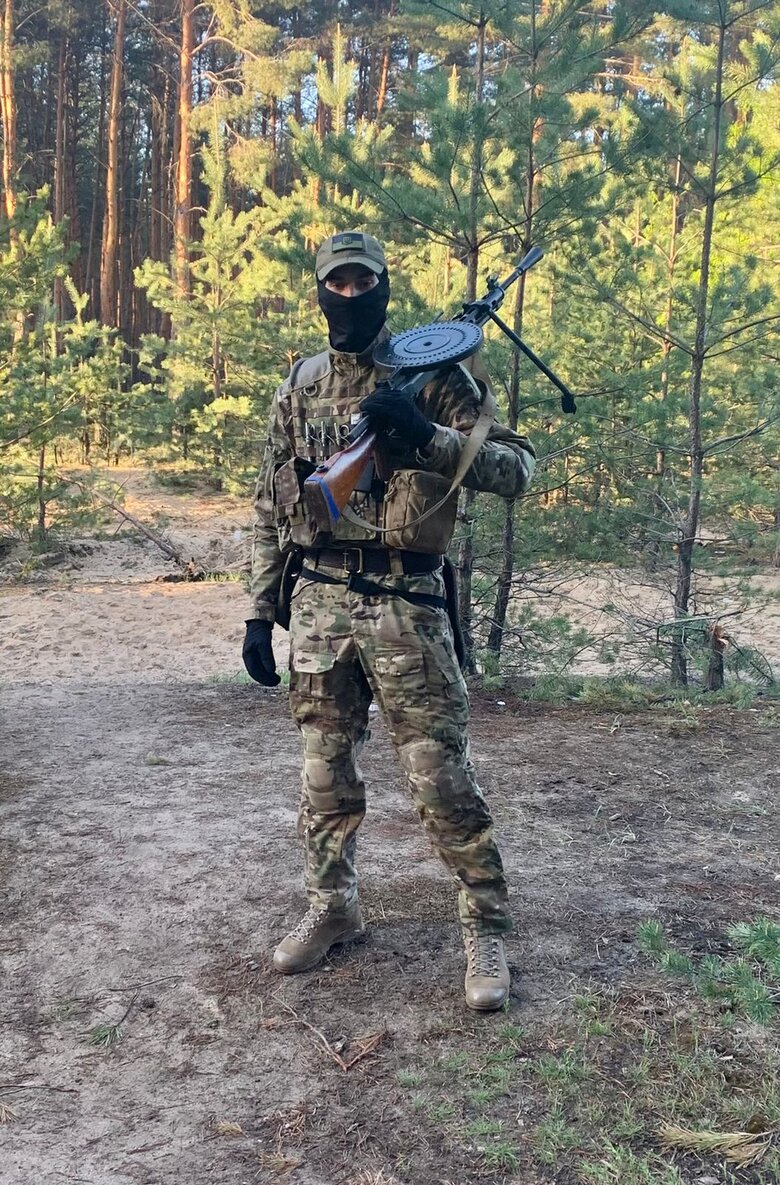 Під ранок часто чули постріли біля села, де росіяни базувалися. Цими пострілами кадирівці солдат окупаційних військ заганяли до наших позицій, щоб вони нас штурмували, – Валентин Бондаренко 06