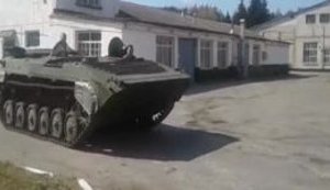"Кремлівських златоустів посилаємо в еротичне турне!": Російські двигуни на українських БМП замінили на кращі: німецькі, - Тимчук. ВIДЕО