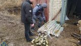 СБУ обнаружила вблизи линии разграничения тайник со снарядами к противотанковому оружию, "закрытый" растяжкой. ФОТОрепортаж