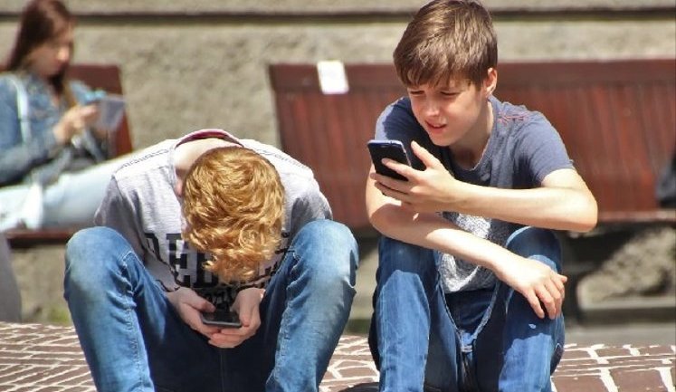 Заборона соцмереж для підлітків: в Австралії за місяць заблокували 5 мільйонів акаунтів