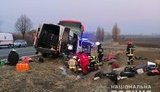 На Хмельниччині в ДТП потрапив мікроавтобус з переселенцями: 7 осіб загинуло, 9 - травмовано, - Нацполіція. ФОТО